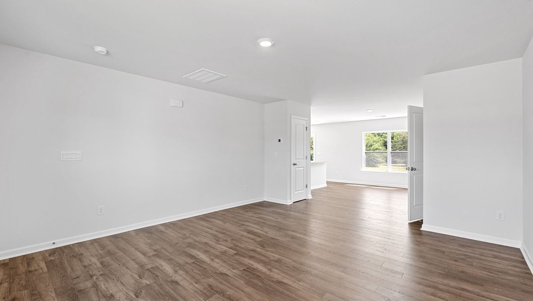 Spacious, unfurnished interior of a new home in Harper Ridge, Roebuck (Image 19).