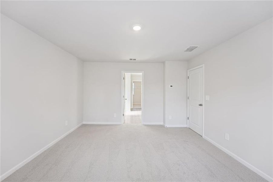 Spacious, unfurnished interior of a new home in Creekside at Oxford Park, Fairburn (Image 34).