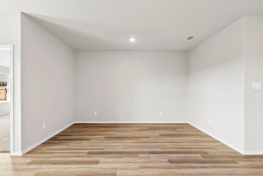 Spacious, unfurnished interior of a new home in Sunnycreek, Crowley (Image 13).