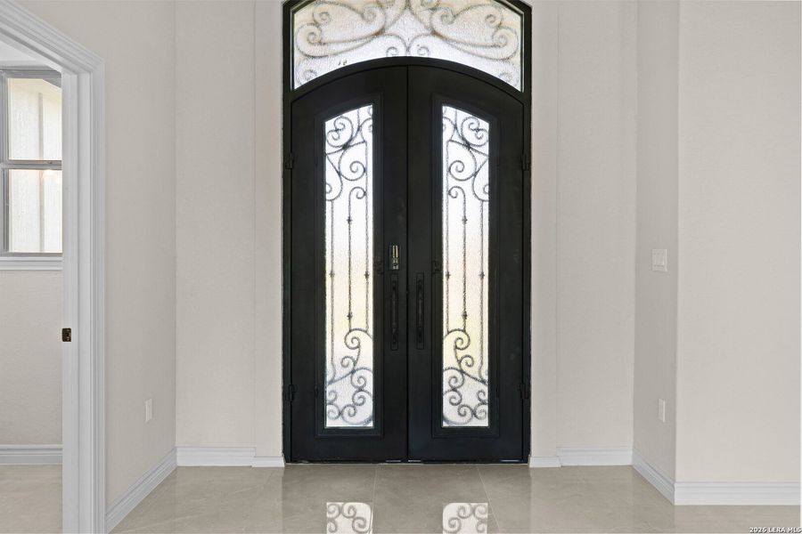 Spacious, unfurnished interior of a new home in , Atascosa (Image 23).