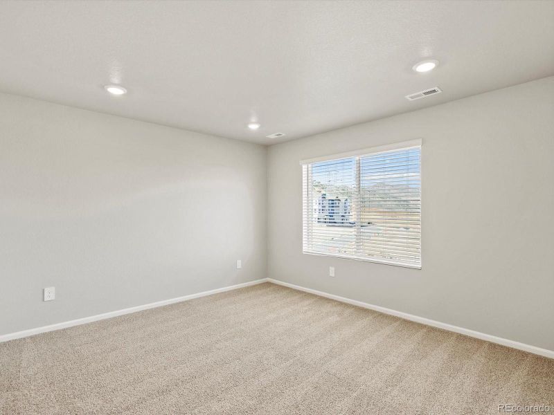 Spacious, unfurnished interior of a new home in Three Hills, Morrison (Image 29).