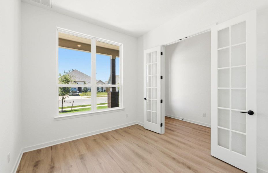 Spacious, unfurnished interior of a new home in 6 Creeks, Kyle (Image 23).