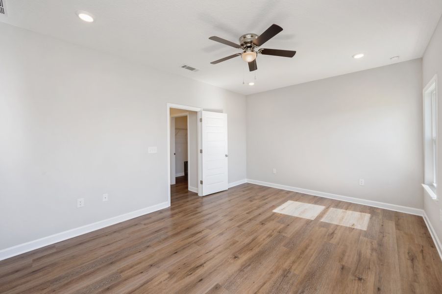 Representative unfurnished interior of a home built from the Savannah by CJL Homes in Oak Hollow, Crestview (Image 21).