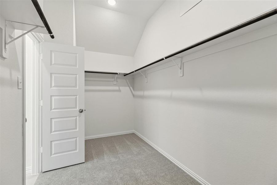 Image 28 of a home in Oakwood Estates.