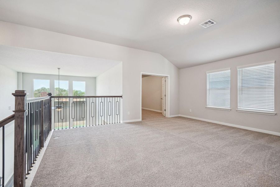 Spacious, unfurnished interior of a new home in Kingdom Heights, Rosenberg (Image 40).