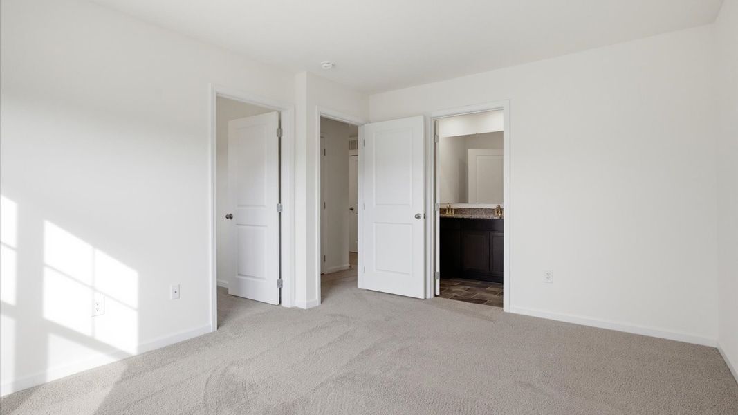 Spacious, unfurnished interior of a new home in Cherokee Crossing, Kodak (Image 17).