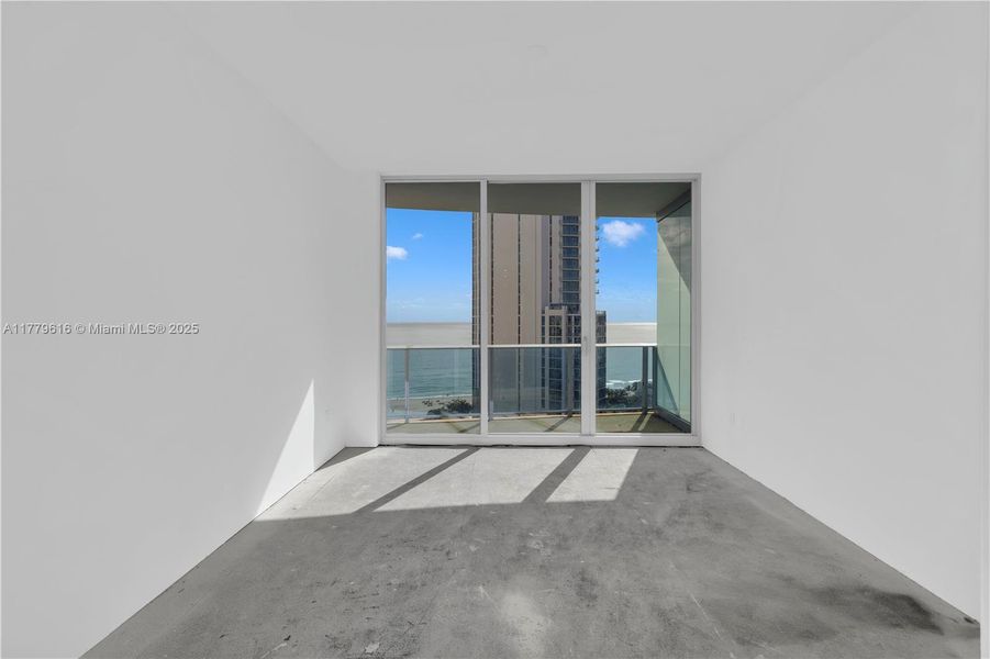 Spacious, unfurnished interior of a new home in , Sunny Isles Beach (Image 3).