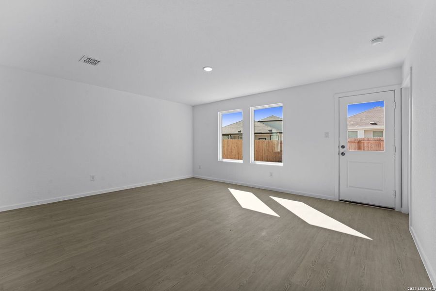 Spacious, unfurnished interior of a new home in Friendship Oaks, Fredericksburg (Image 24).