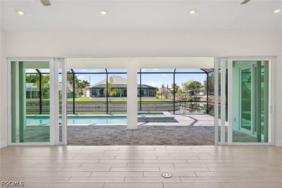 Spacious, unfurnished interior of a new home in Cape Coral, Cape Coral (Image 18).