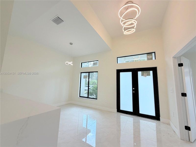 Spacious, unfurnished interior of a new home in , Lehigh Acres (Image 38).