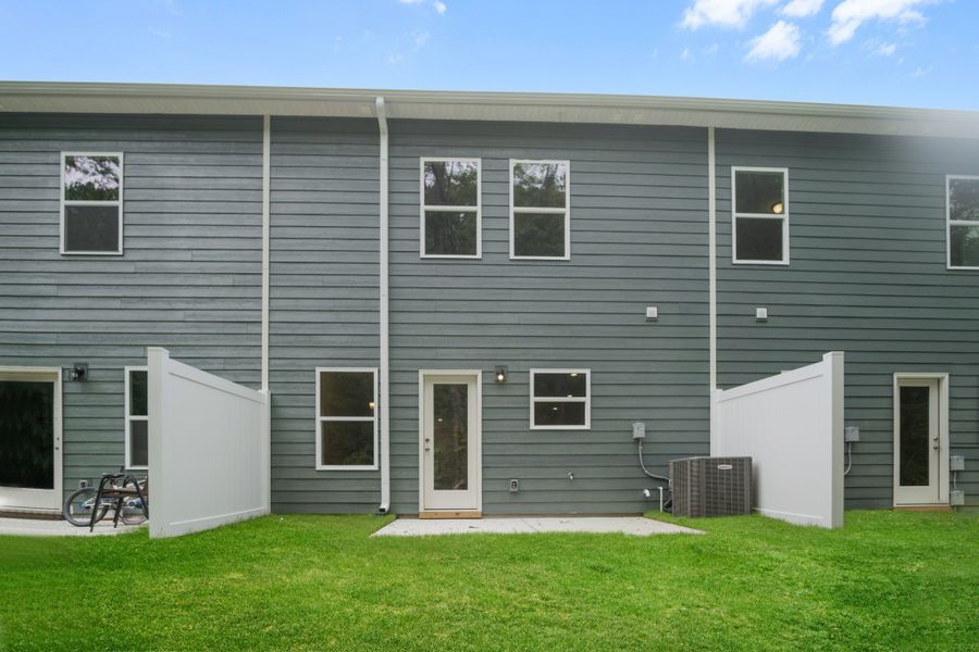 Exterior details and patio area of a home in Ironhorse, Dickson (Image 2).