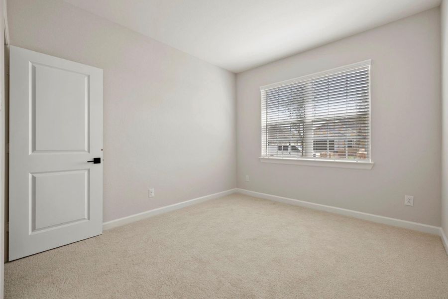 Spacious, unfurnished interior of a new home in Lago Mar, Texas City (Image 12).