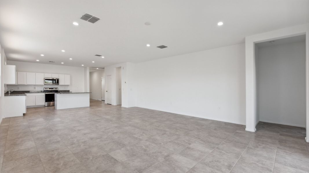 Spacious, unfurnished interior of a new home in Anthem at Merrill Ranch, Florence (Image 16).