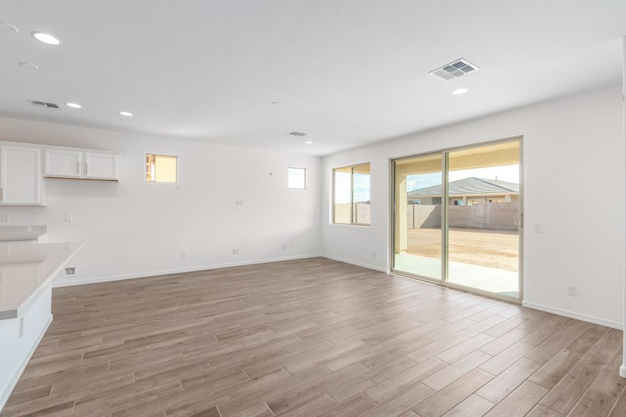 Representative unfurnished interior of a home built from the 55-RV1 by Taylor Morrison in Allen Ranches, Litchfield Park (Image 12).