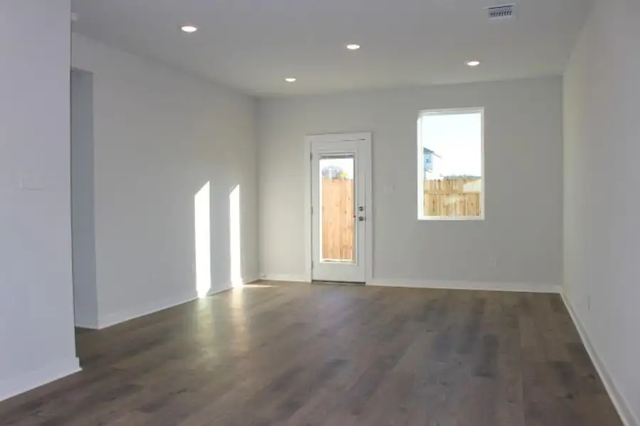 Spacious, unfurnished interior of a new home in Eastwood at Sonterra, Jarrell (Image 18).