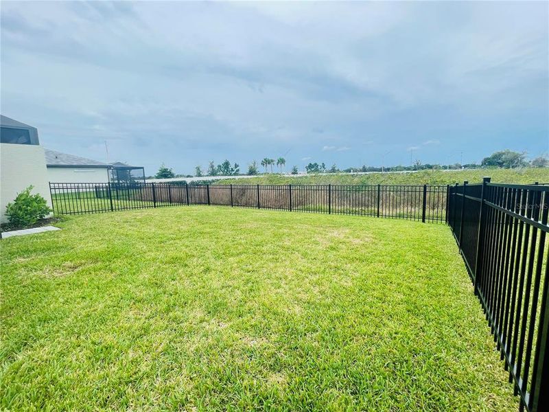 Exterior details and patio area of a home in , Bradenton (Image 3).