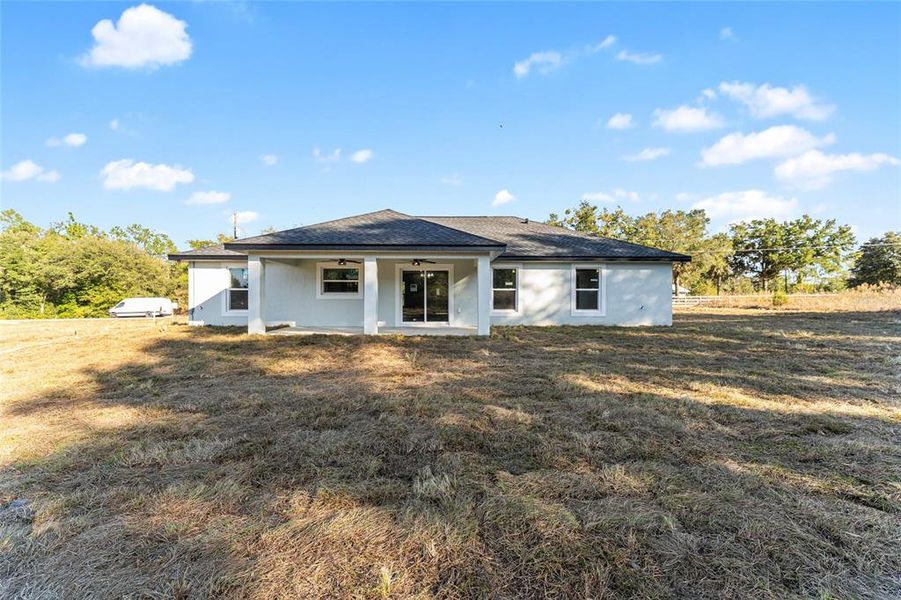 Exterior details and patio area of a home in , Dunnellon (Image 31).