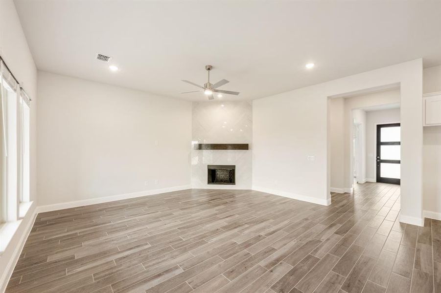 Spacious, unfurnished interior of a new home in Sunrise at Garden Valley, Waxahachie (Image 24).