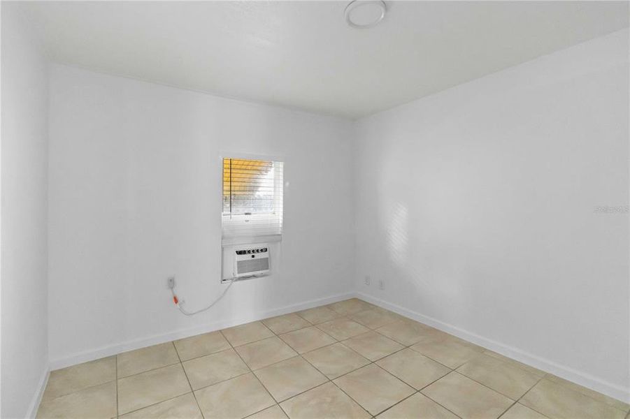 Spacious, unfurnished interior of a new home in , Bradenton (Image 16).