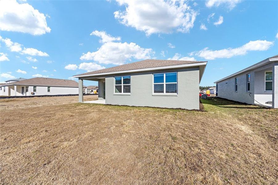 Exterior details and patio area of a home in Calesa Township, Ocala (Image 4).