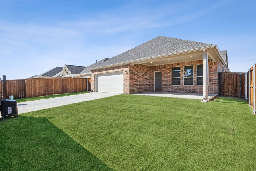 Representative exterior details of a home built from the Cardinal by Centre Living Homes in Dove Hollow, Waxahachie (Image 30).
