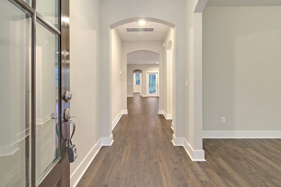 Spacious, unfurnished interior of a new home in Creek Pointe, Moncks Corner (Image 14).