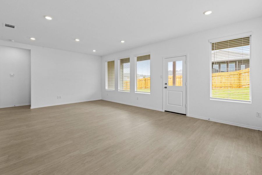 Spacious, unfurnished interior of a new home in Clayton Ranch, Copperas Cove (Image 30).