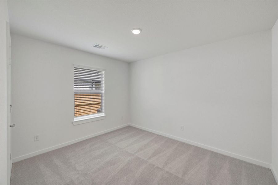 Spacious, unfurnished interior of a new home in Miller's Pond, Rosenberg (Image 18).