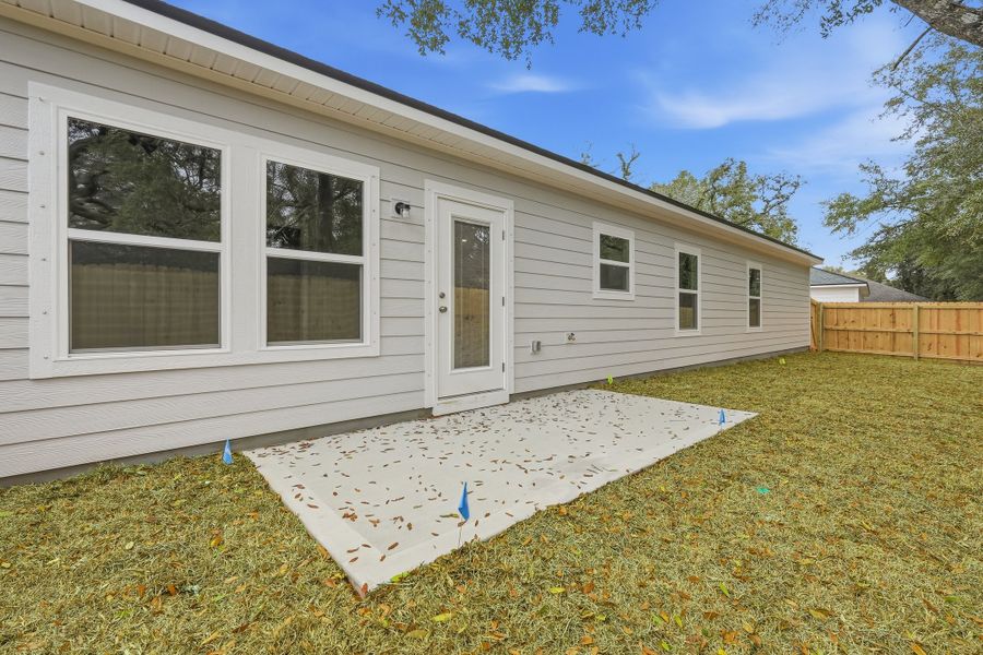 Exterior details and patio area of a home in Live Oak Cottages, Freeport (Image 22).