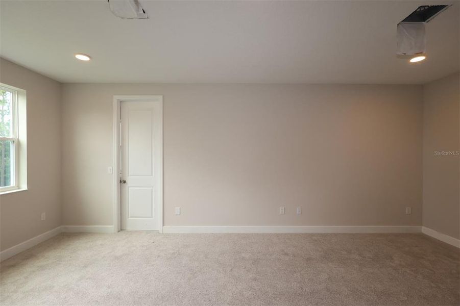 Spacious, unfurnished interior of a new home in Center Lake on the Park, St. Cloud (Image 5). Spacious, unfurnished interior of a new home in Center Lake on the Park, St. Cloud (Image 5).