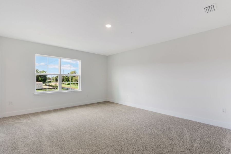 Spacious, unfurnished interior of a new home in Magnolia Reserve, Ocoee (Image 9).