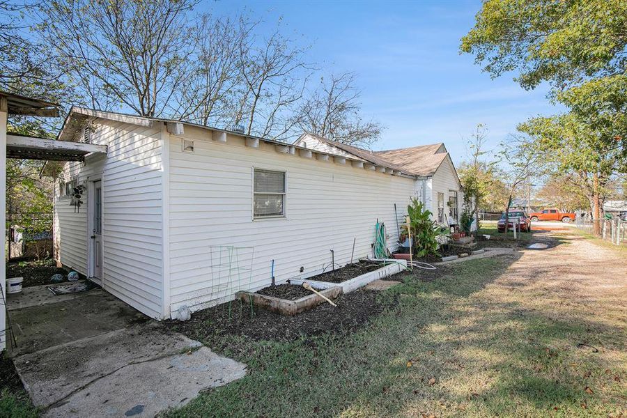 Exterior details and patio area of a home in , Hillsboro (Image 20).