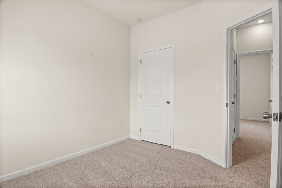 Spacious, unfurnished interior of a new home in Cantigny Park, Clarksville (Image 10).