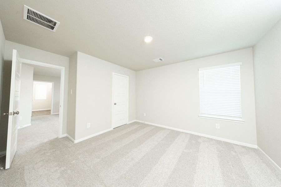 Spacious, unfurnished interior of a new home in Bammel Oaks, Houston (Image 20).