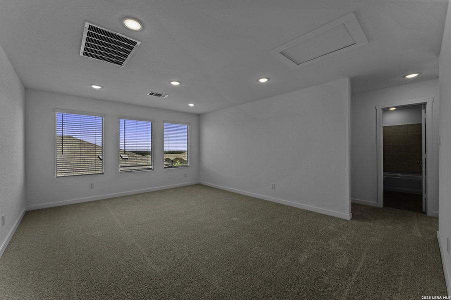 Spacious, unfurnished interior of a new home in Waterwheel, San Antonio (Image 16).