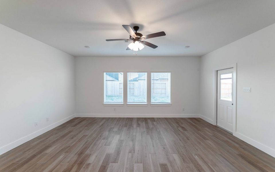 Spacious, unfurnished interior of a new home in River Ranch Meadows, Dayton (Image 14).