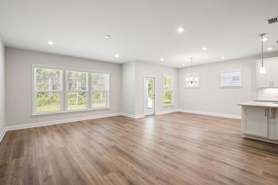 Spacious, unfurnished interior of a new home in Waterways, Richmond Hill (Image 58).