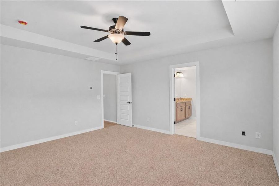 Spacious, unfurnished interior of a new home in The Fairways at Mirror Lake, Villa Rica (Image 27).