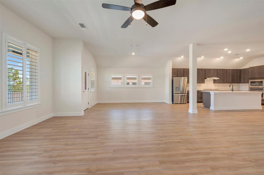 Family Room - Dining