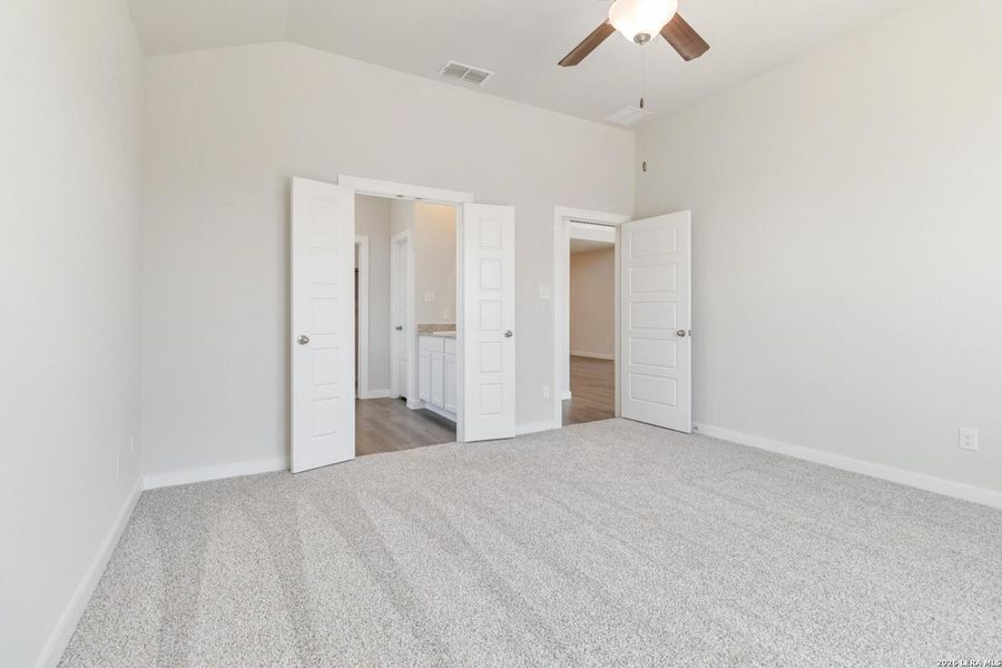 Spacious, unfurnished interior of a new home in Willow Point, San Antonio (Image 26).