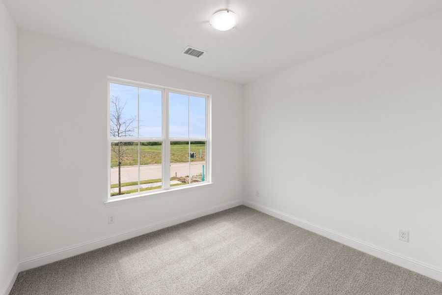 Spacious, unfurnished interior of a new home in Creekside, Royse City (Image 27).