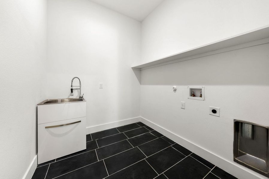 Spacious, unfurnished interior of a new home in , Cedar Park (Image 25).