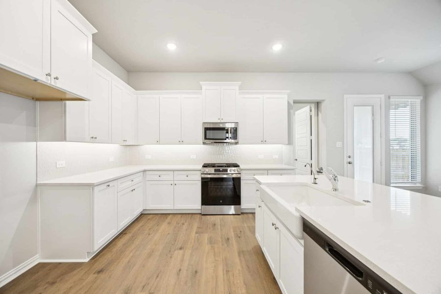 Furnished interior view inside a new home in Avondale, Fate (Image 9).
