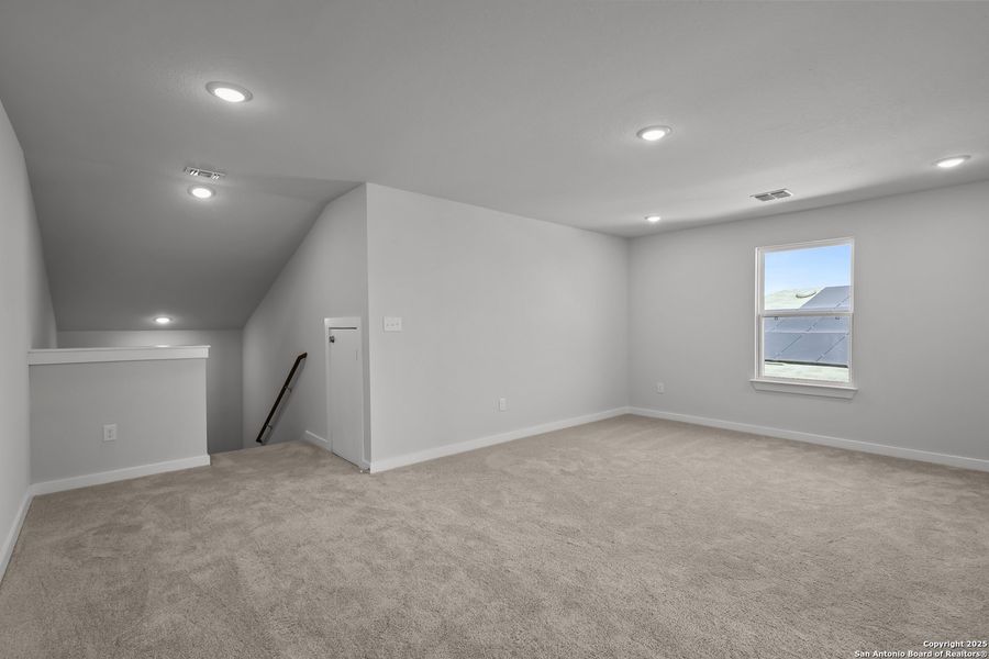 Spacious, unfurnished interior of a new home in Cinco Lakes, San Antonio (Image 28).