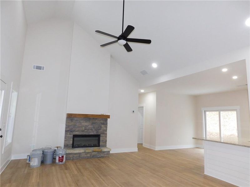 Spacious, unfurnished interior of a new home in , Dahlonega (Image 18).
