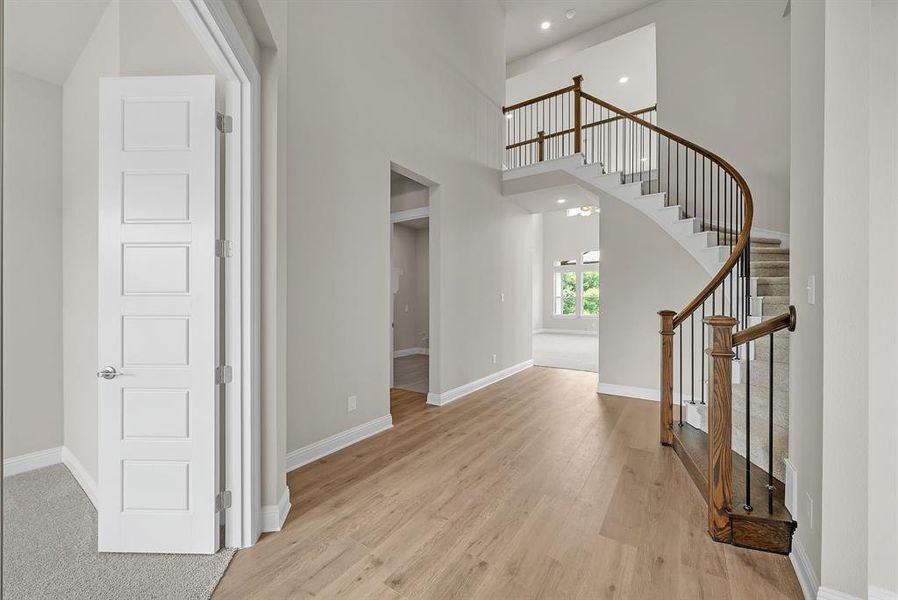 Spacious, unfurnished interior of a new home in Eagle Estates, Cross Timber (Image 28).