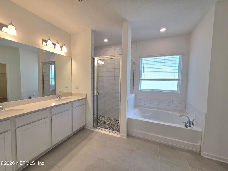 Furnished interior view inside a new home in Hyland Trail, Green Cove Springs (Image 8).