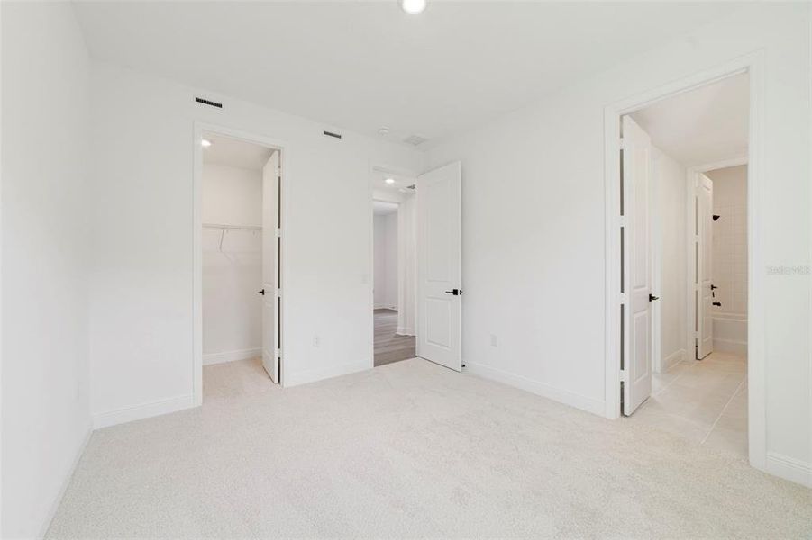 Spacious, unfurnished interior of a new home in Acuera Estates, Apopka (Image 27).