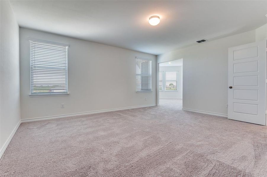 Spacious, unfurnished interior of a new home in Cottonwood Creek, Seagoville (Image 15).