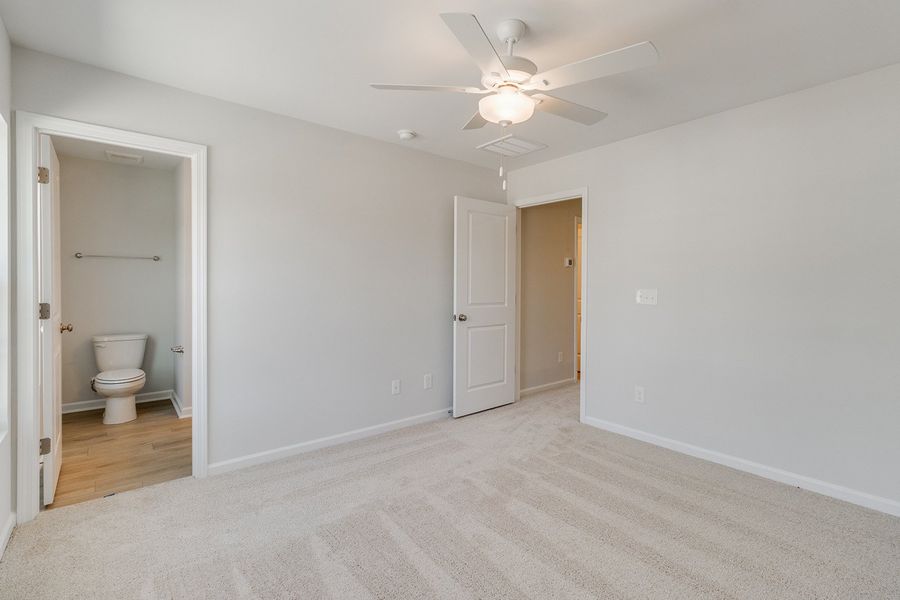 Spacious, unfurnished interior of a new home in Astoria, Columbia (Image 23).